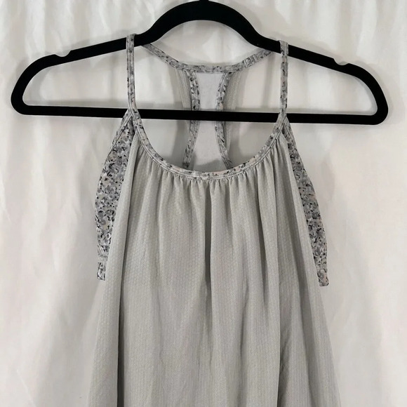 Lululemon Tank Sports Bra Women's 6 Grey Floral Pull On Lightweight Unpadded - Picture 2 of 8